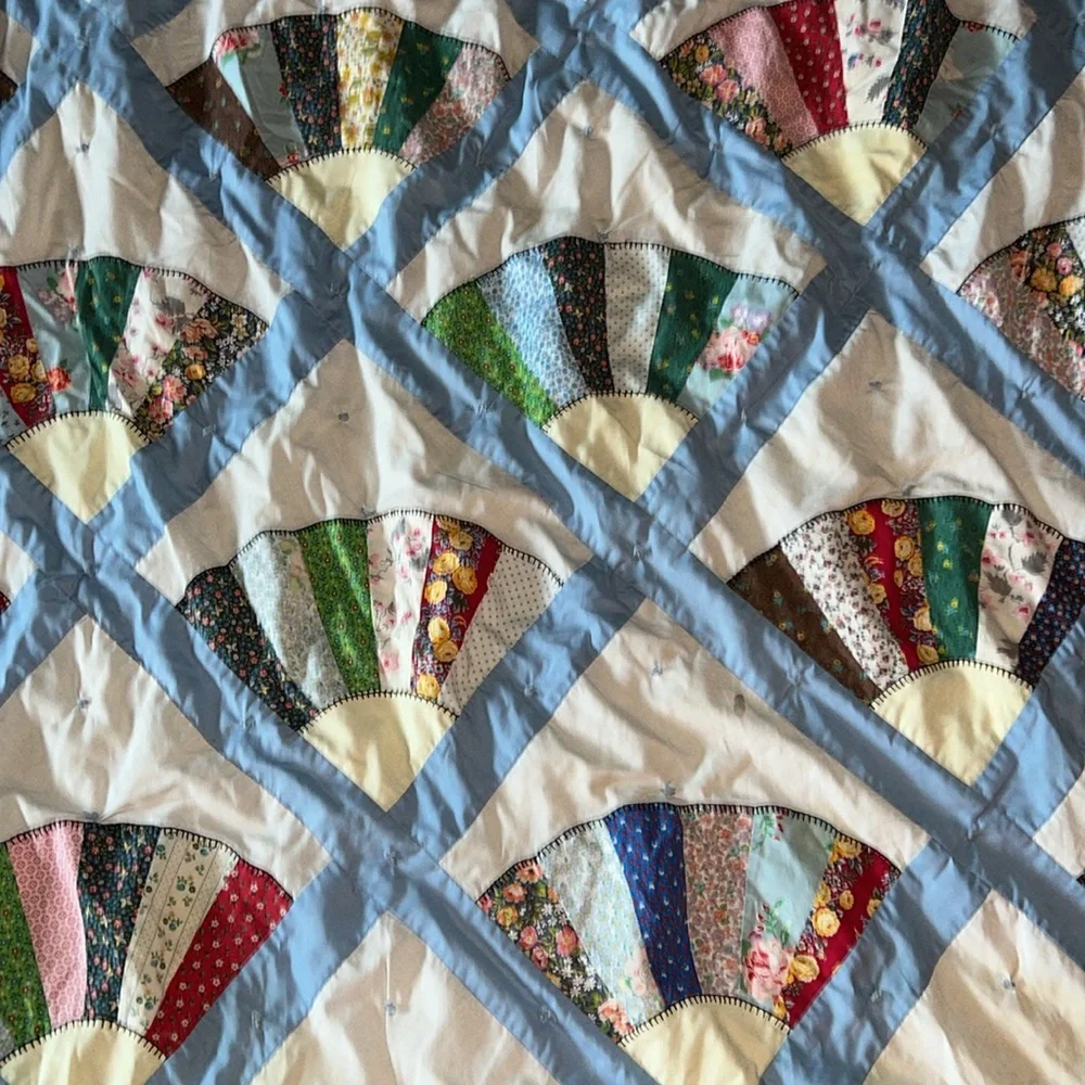 Vintage handmade quilt 70” x 82”